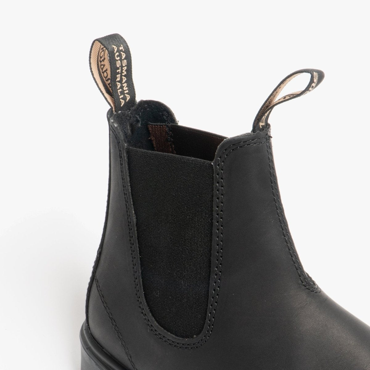 Blundstone 063 Unisex Leather Chelsea Boots Black 063 - 3 | STB.co.uk